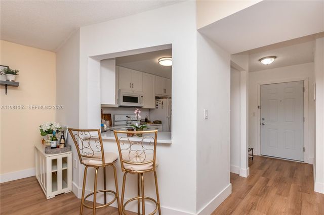 1750 NE 191st St 827-4, Miami, FL 33179