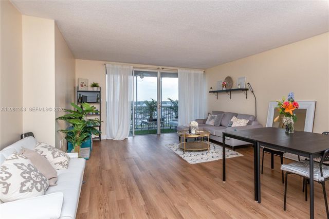 1750 NE 191st St 827-4, Miami, FL 33179