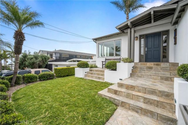 623 14th, Manhattan Beach, CA 90266
