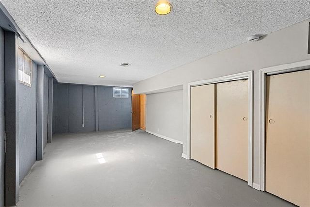 11007 W 90th Terrace, Overland Park, KS 66214