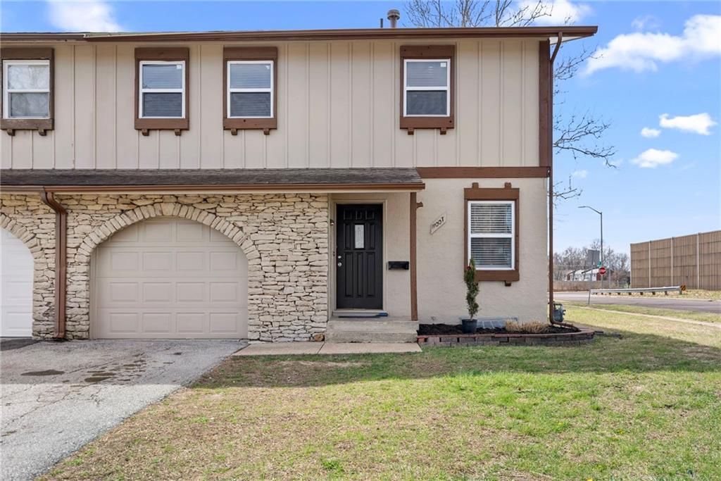 11007 W 90th Terrace, Overland Park, KS 66214