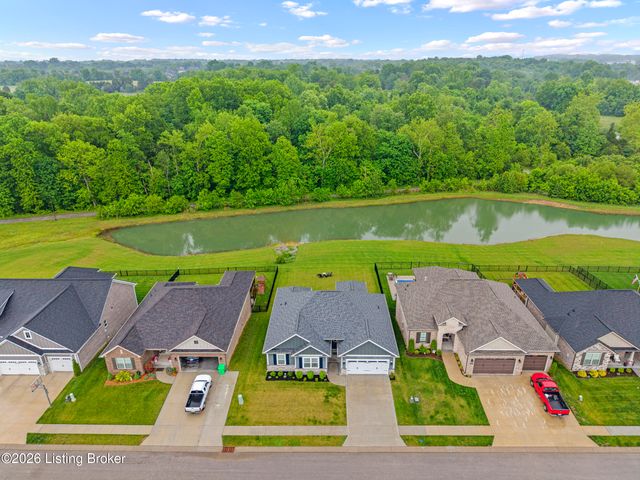 3035 Bridlewood Ln, New Albany, IN 47150