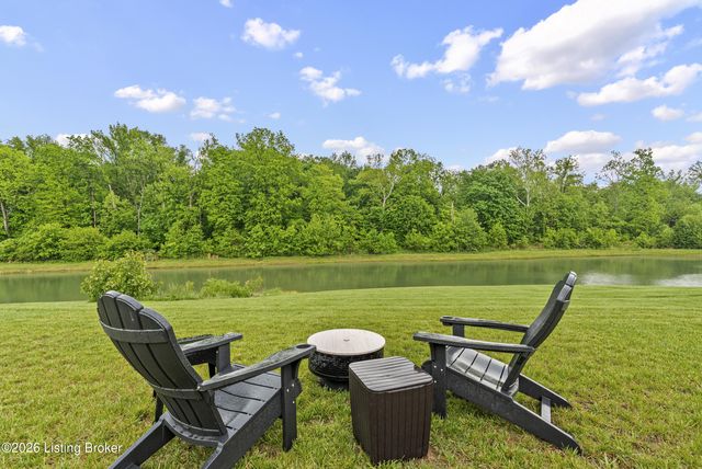 3035 Bridlewood Ln, New Albany, IN 47150