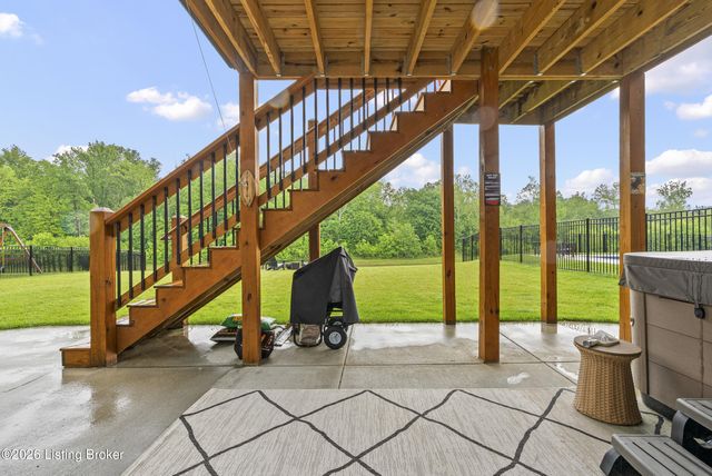 3035 Bridlewood Ln, New Albany, IN 47150