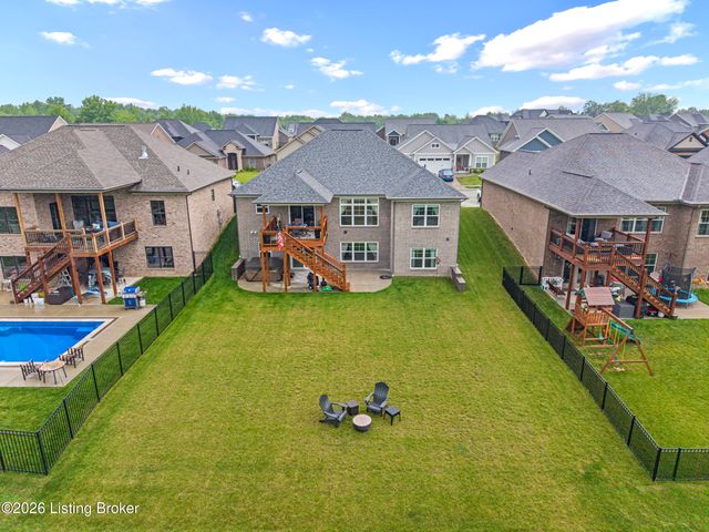 3035 Bridlewood Ln, New Albany, IN 47150