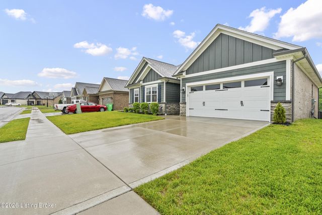 3035 Bridlewood Ln, New Albany, IN 47150