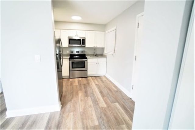 1050 N Wheeling Road 2A, Mount Prospect, IL 60056