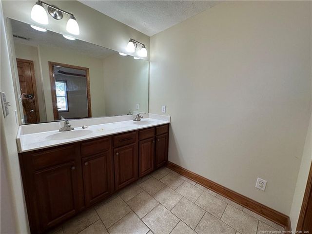 1935 Sunshine Court, Hope Mills, NC 28348