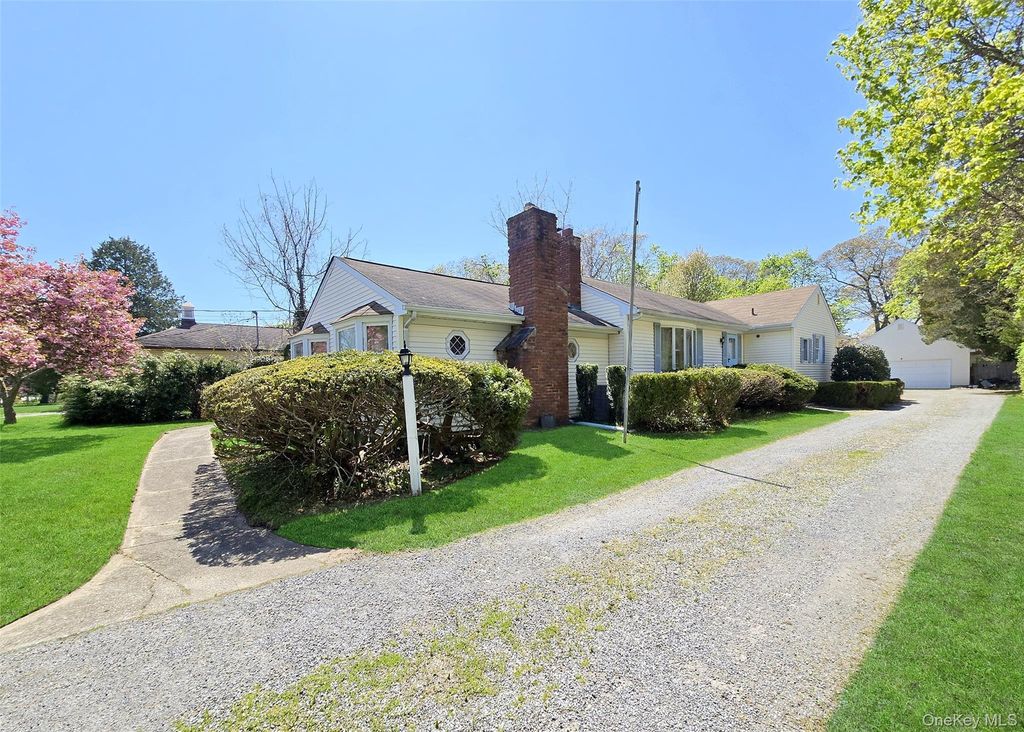 102 McConnell Avenue, Bayport, NY 11705
