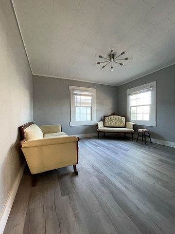 900-902 W El Paso St, Marfa, TX 79843