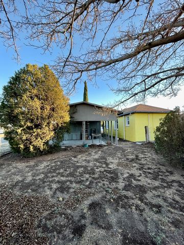 900-902 W El Paso St, Marfa, TX 79843