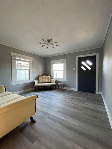 900-902 W El Paso St, Marfa, TX 79843