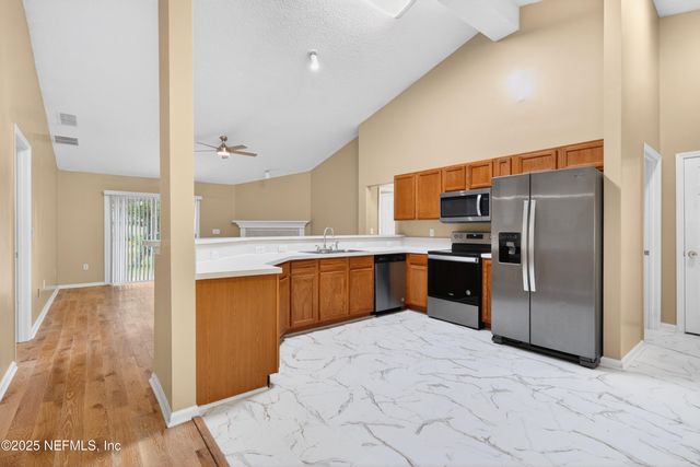 1318 YELLOW JACKET Court, Jacksonville, FL 32218