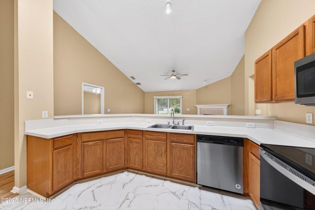 1318 YELLOW JACKET Court, Jacksonville, FL 32218