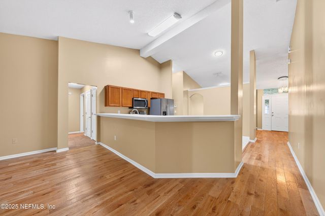 1318 YELLOW JACKET Court, Jacksonville, FL 32218