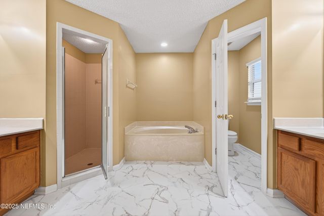 1318 YELLOW JACKET Court, Jacksonville, FL 32218