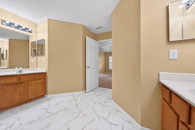 1318 YELLOW JACKET Court, Jacksonville, FL 32218