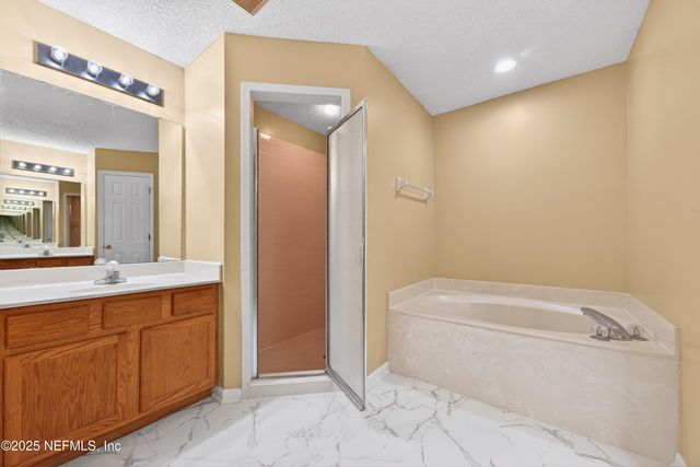 1318 YELLOW JACKET Court, Jacksonville, FL 32218