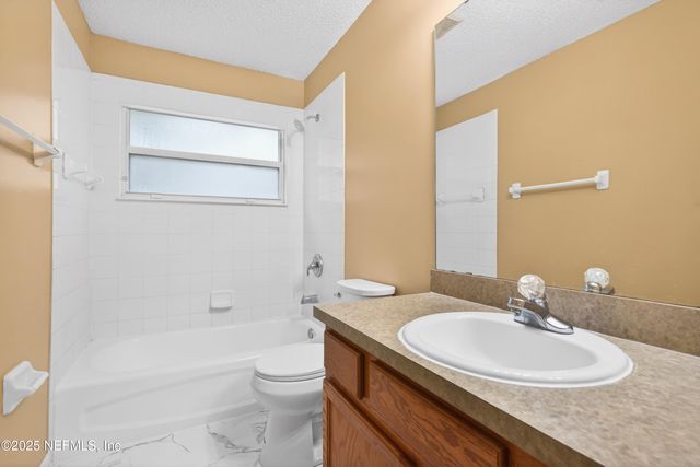 1318 YELLOW JACKET Court, Jacksonville, FL 32218