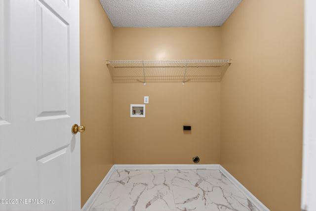 1318 YELLOW JACKET Court, Jacksonville, FL 32218