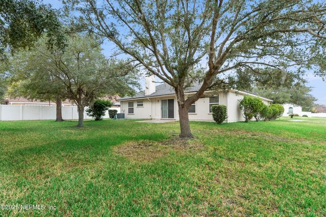 1318 YELLOW JACKET Court, Jacksonville, FL 32218