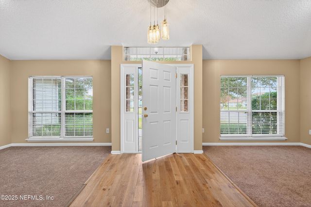 1318 YELLOW JACKET Court, Jacksonville, FL 32218