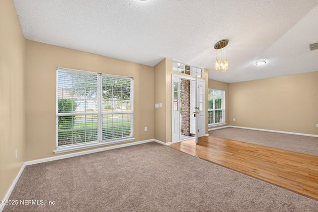 1318 YELLOW JACKET Court, Jacksonville, FL 32218