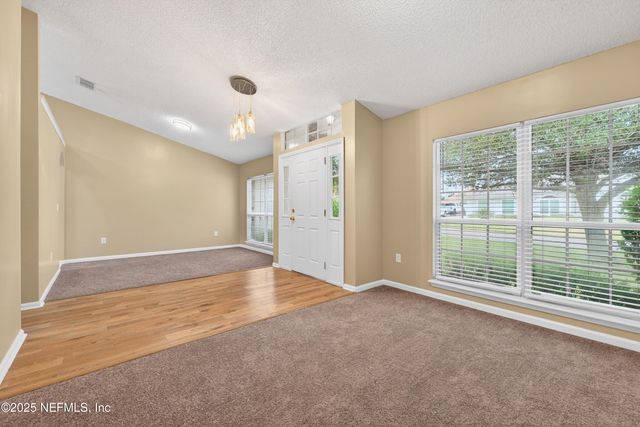 1318 YELLOW JACKET Court, Jacksonville, FL 32218