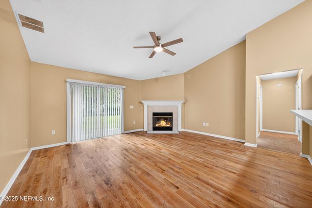 1318 YELLOW JACKET Court, Jacksonville, FL 32218