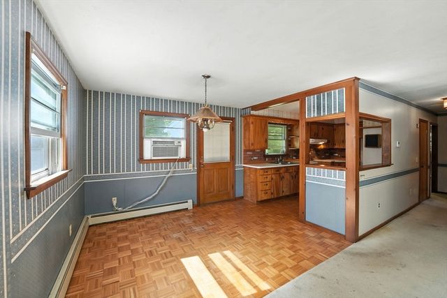 385 River Rd, Uxbridge, MA 01569