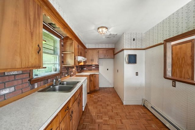 385 River Rd, Uxbridge, MA 01569