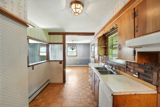 385 River Rd, Uxbridge, MA 01569