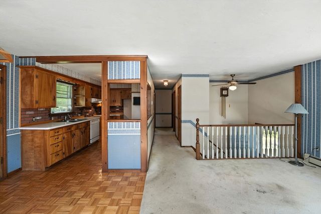 385 River Rd, Uxbridge, MA 01569