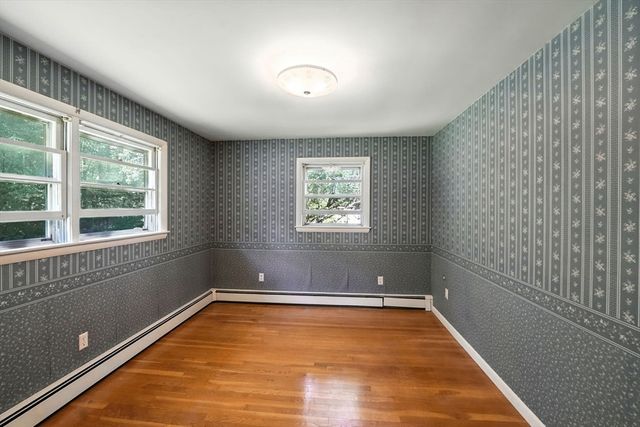 385 River Rd, Uxbridge, MA 01569