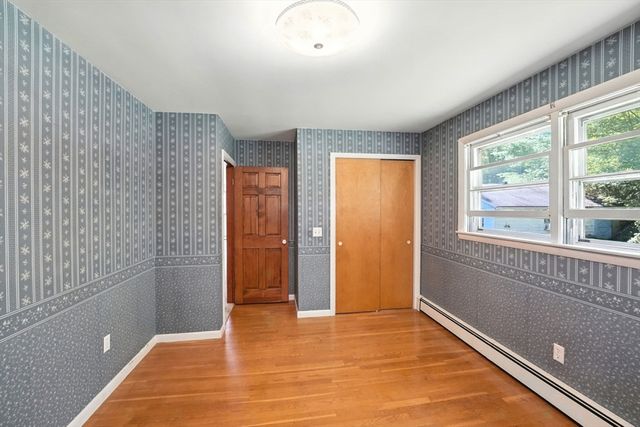 385 River Rd, Uxbridge, MA 01569