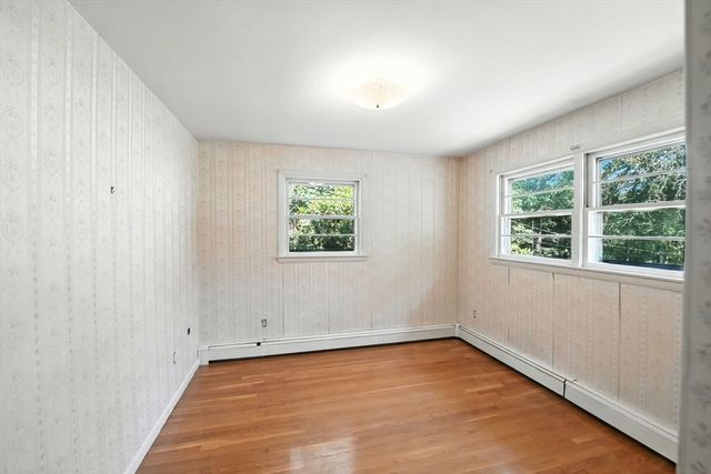 385 River Rd, Uxbridge, MA 01569