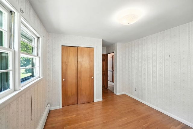 385 River Rd, Uxbridge, MA 01569