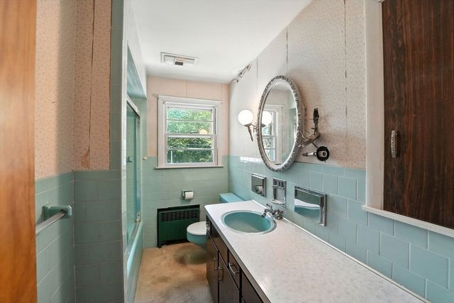 385 River Rd, Uxbridge, MA 01569