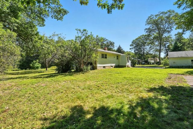 385 River Rd, Uxbridge, MA 01569
