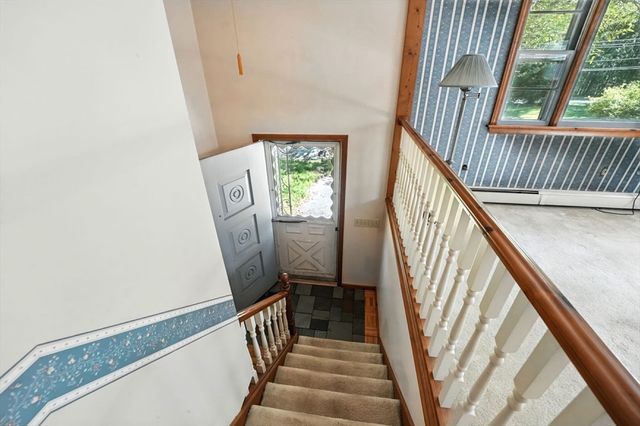 385 River Rd, Uxbridge, MA 01569
