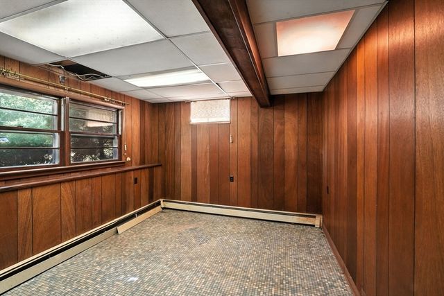 385 River Rd, Uxbridge, MA 01569