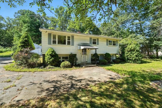 385 River Rd, Uxbridge, MA 01569