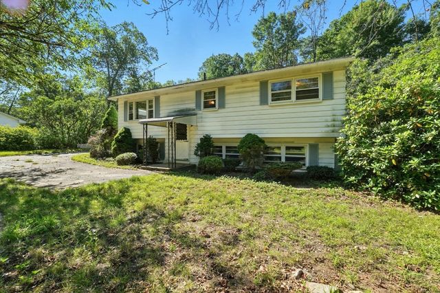 385 River Rd, Uxbridge, MA 01569