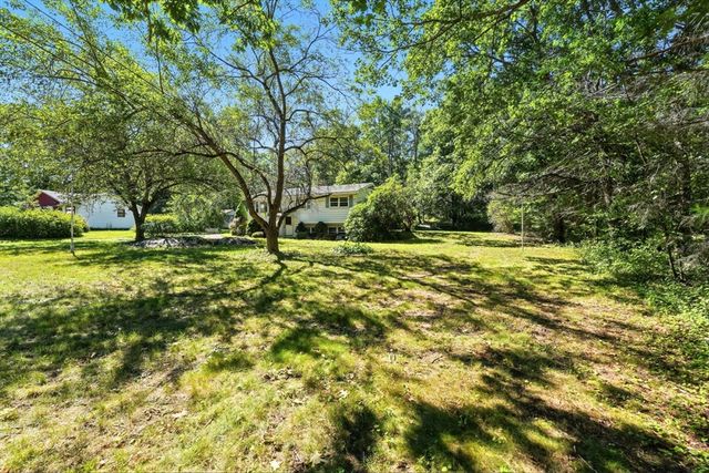385 River Rd, Uxbridge, MA 01569