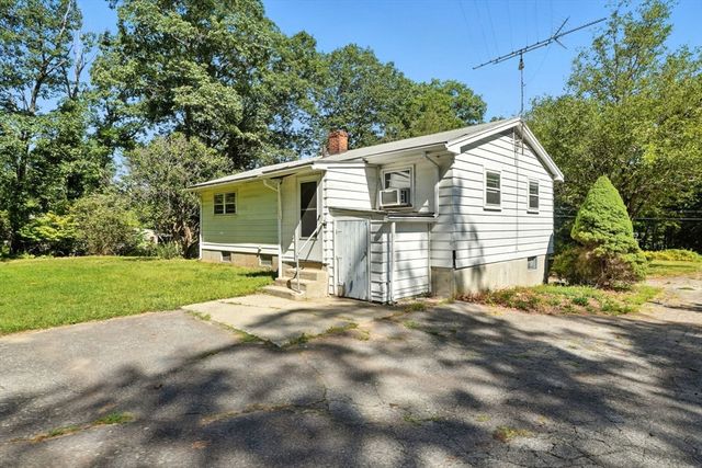 385 River Rd, Uxbridge, MA 01569