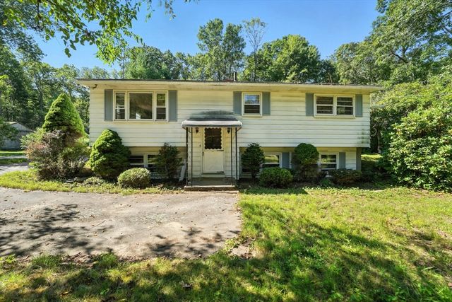 385 River Rd, Uxbridge, MA 01569