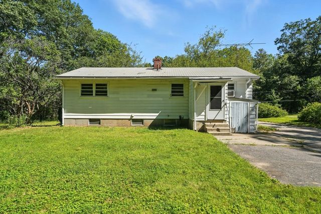385 River Rd, Uxbridge, MA 01569