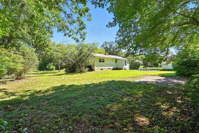 385 River Rd, Uxbridge, MA 01569