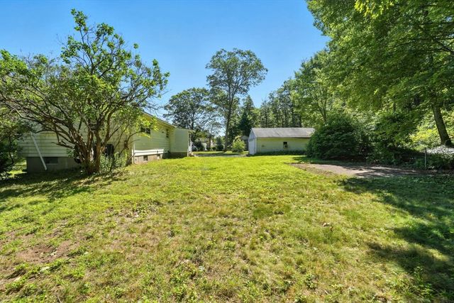 385 River Rd, Uxbridge, MA 01569