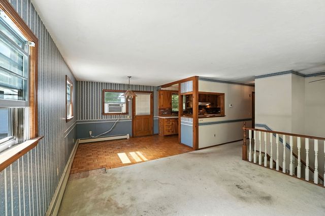 385 River Rd, Uxbridge, MA 01569